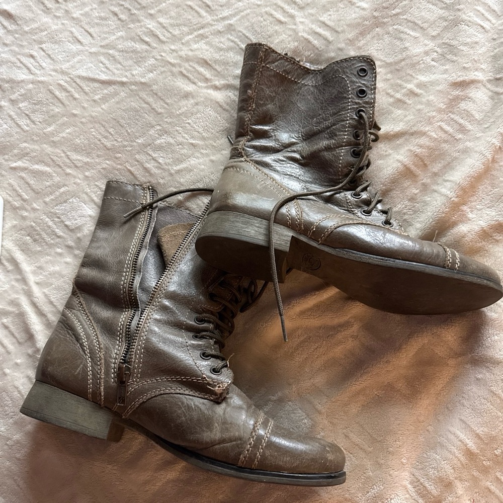 Steve Madden Women's Taupe Lace-Up Combat Boots
